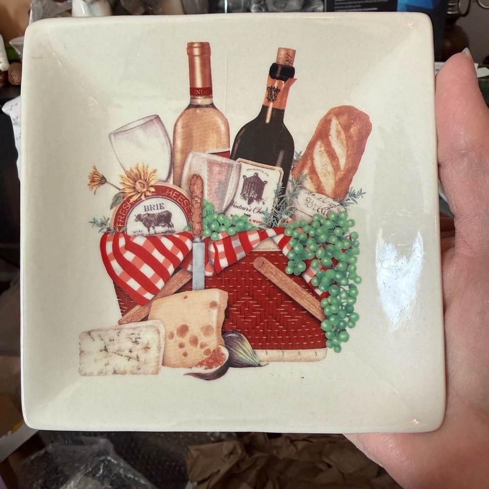 Creative Co-Op Elegant Square Plate Set - Picture 3 of 6
